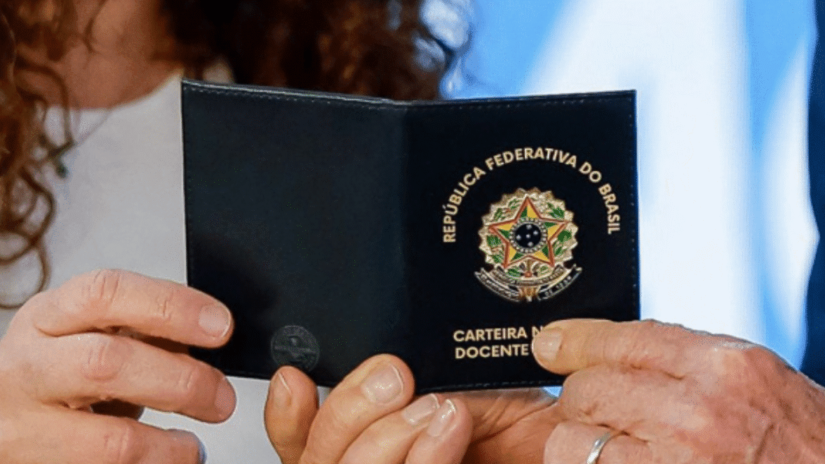 Sancionada lei que cria Carteira Nacional de Docente