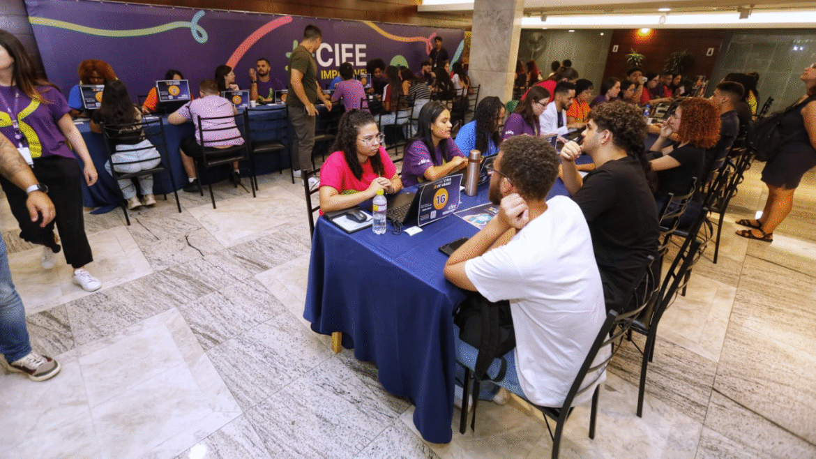 CIEE atua como a maior ONG de trabalho jovem do Brasil