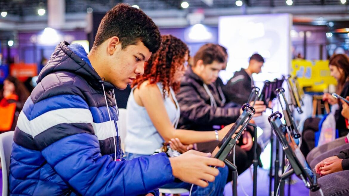 Expo CIEE 2025 ultrapassou a marca de 62 mil inscritos e recebeu cerca de 17 mil visitantes presenciais