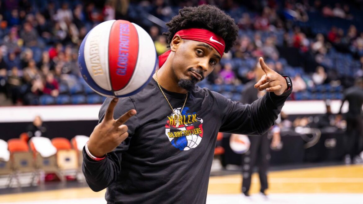 Harlem Globetrotters realizam ação social na Escola Parque de Ceilândia como parte da turnê no Brasil