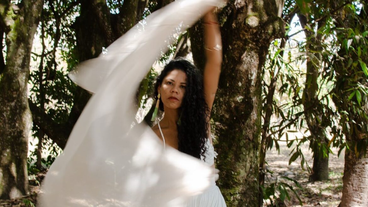 Lene Matos segue turnê de lançamento do álbum “Cantos para o Tempo”