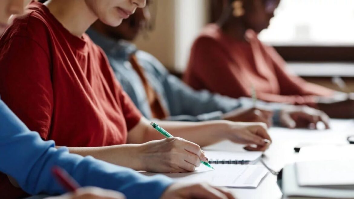 ENEM 2025: há menos de 15 dias para o exame, especialista destaca que estratégia é a palavra-chave para alcançar grandes resultados