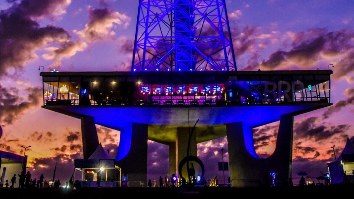 Mezanino da Torre de TV celebra o Halloween com menu e drinks temáticos, além da exposição de arte contemporânea da Referência Galeria de Arte