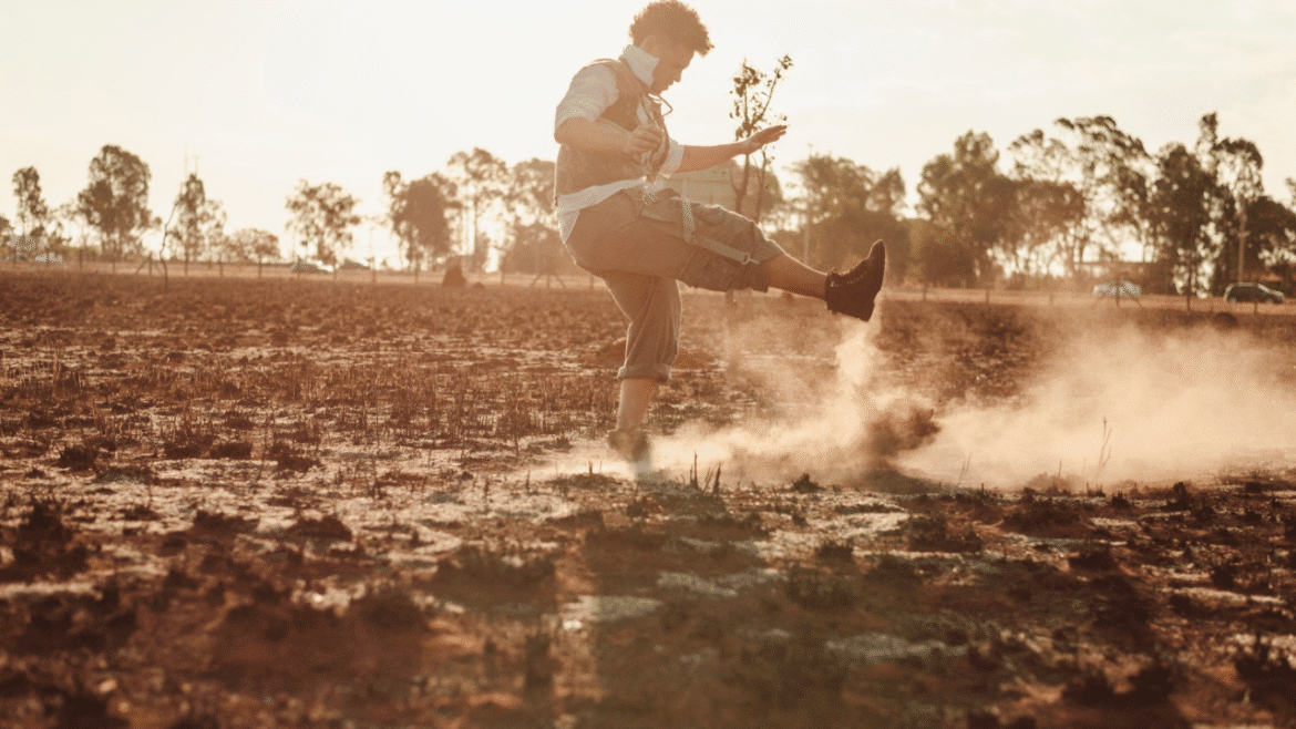Espetáculo FIM provoca reflexão sobre o esgotamento do planeta e do corpo no CCBB Brasília