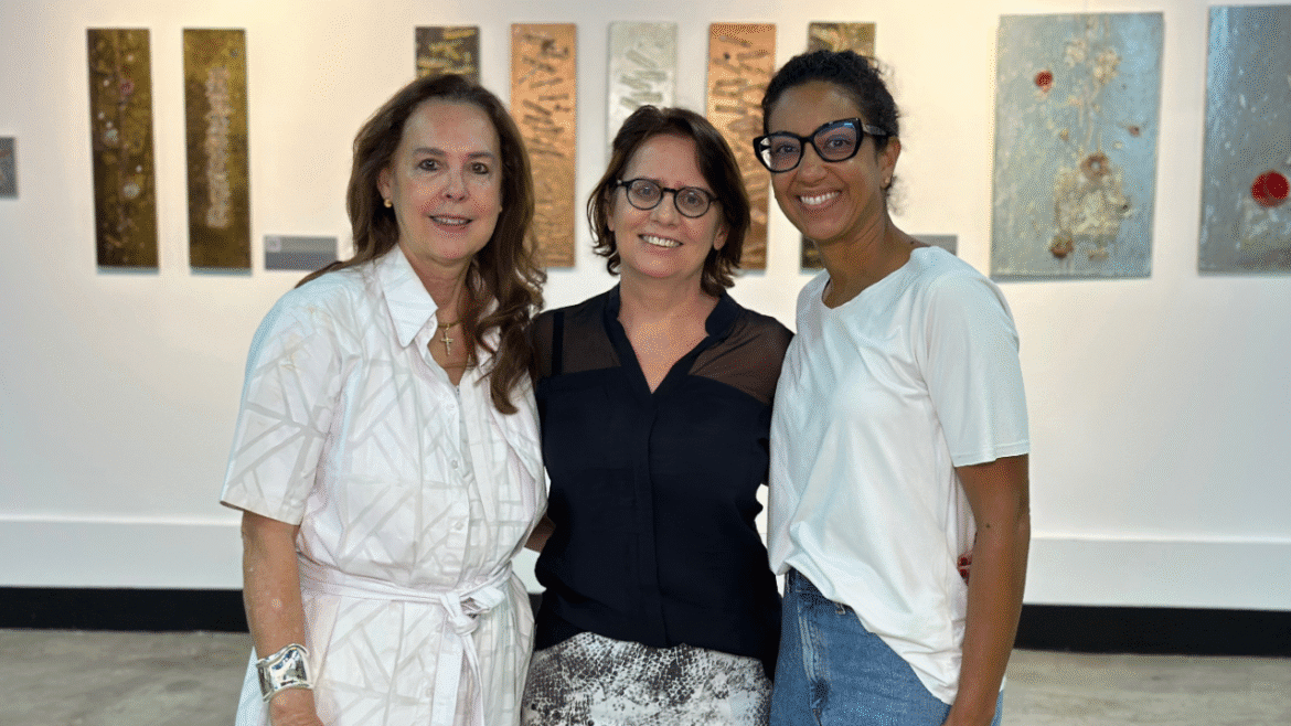 Visita guiada encanta grupo de deficientes visuais na mostra Sensibilità