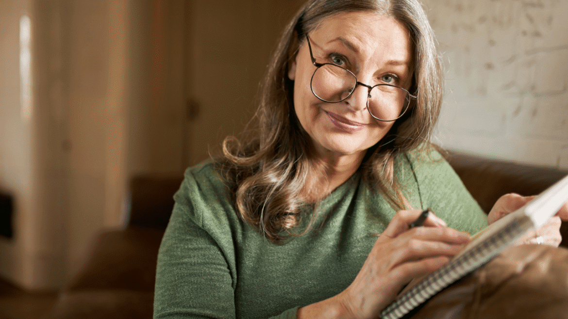 Escrita Criativa: Biblioteca Demonstrativa recebe oficina do Coletivo Filhas da Mãe para pessoas em processo de envelhecimento