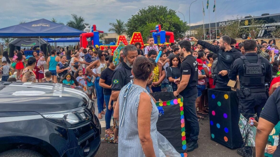 Dia das Crianças: Sinpol-DF e 6ª DP promovem evento com diversão e distribuição de brinquedos