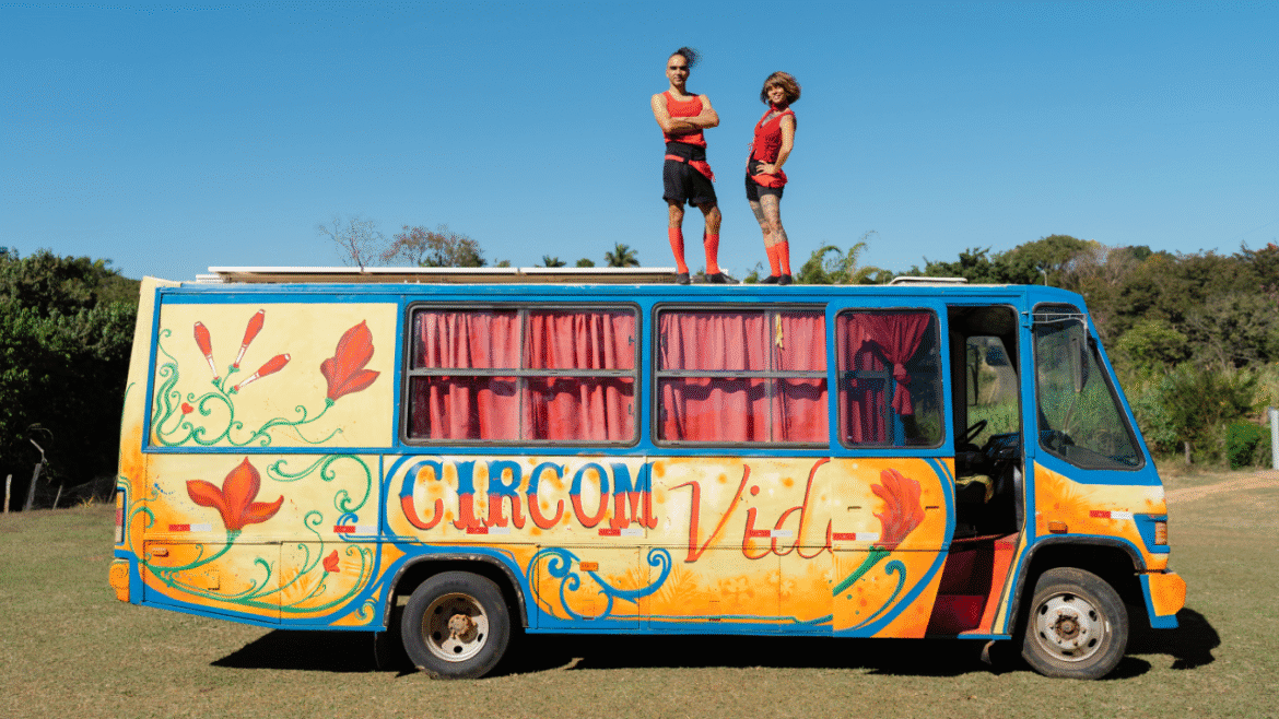 Circo móvel leva arte e educação ambiental a dez comunidades do DF nesta semana