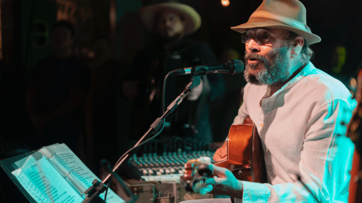 Almir Sater traz a magia da viola caipira a Brasília em show no Centro de Convenções Ulysses