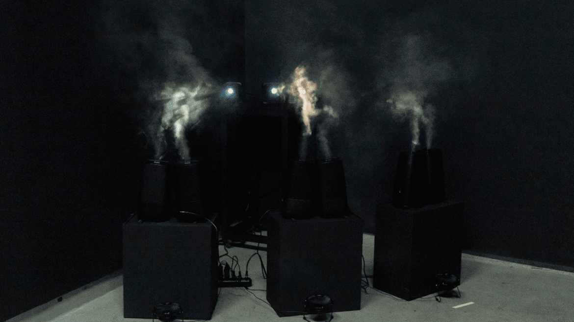 Exposição “Intangível” propõe uma imersão sensorial sobre corpo, imagem e presença na era digital