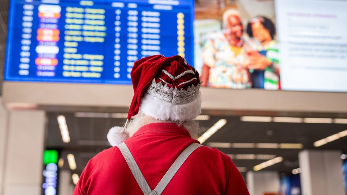 Chegada do Papai Noel inaugura o Natal de Prata no Taguatinga Shopping