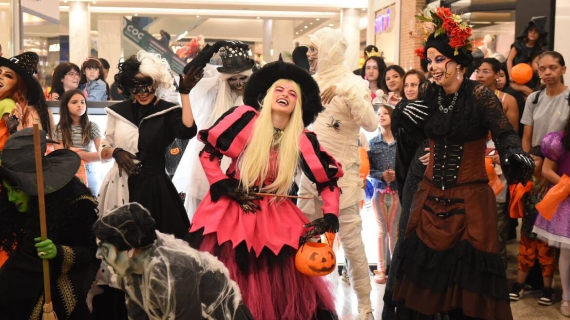 Parada Assombrada de Halloween toma conta do TGS com muita diversão e doces ou travessuras
