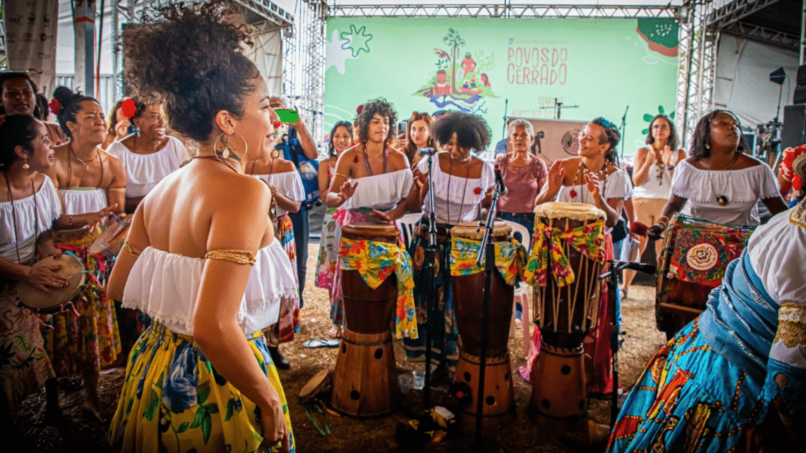 Projeto Quitanda Cultura e Saberes recebe apresentação das Sambadeiras de Roda