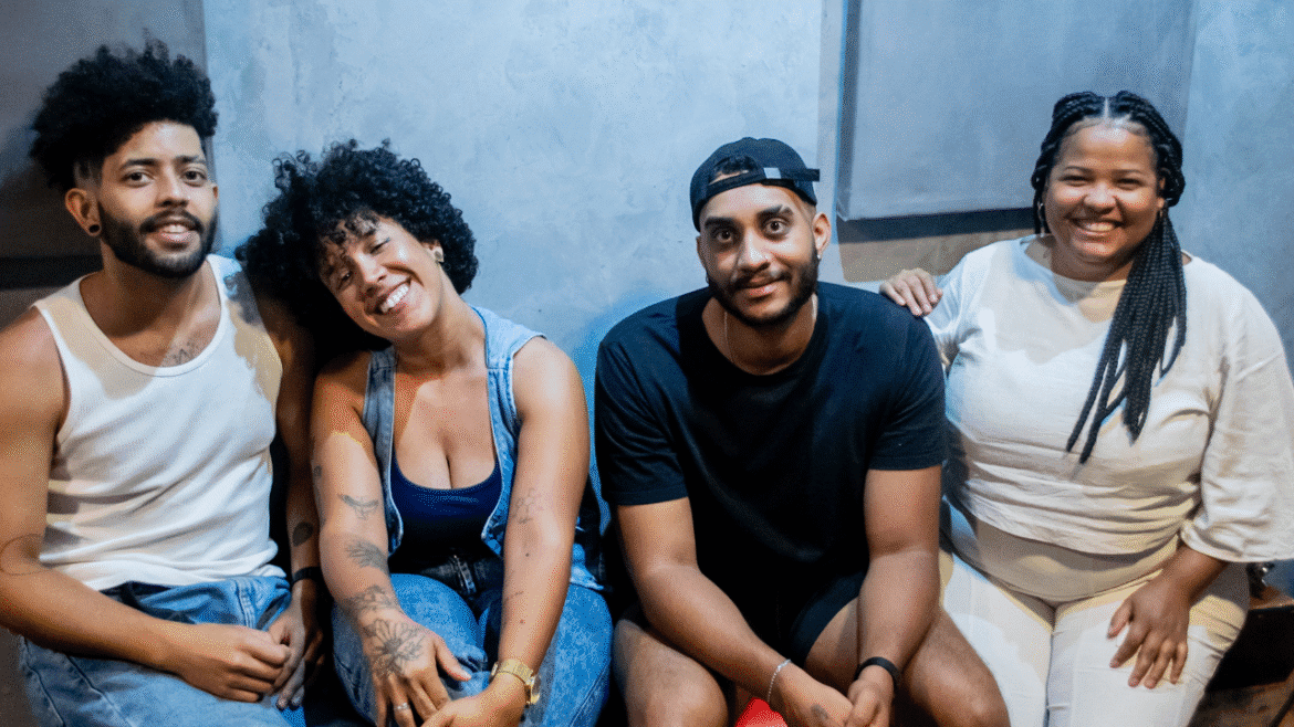 O Terceiro Ambiente lança o EP “É Lá Fora”, exaltando a ancestralidade e protagonismo negro no DF