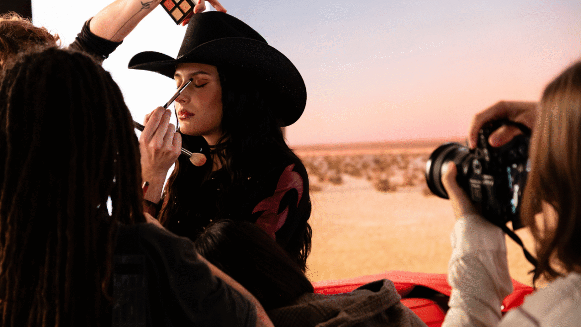 A Boiadeira by Ana Castela: Avon lança primeira coleção de maquiagem assinada pela artista