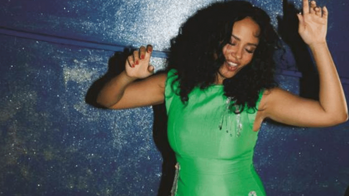 Mayra Andrade apresenta turnê “ReEncanto” no Brasil