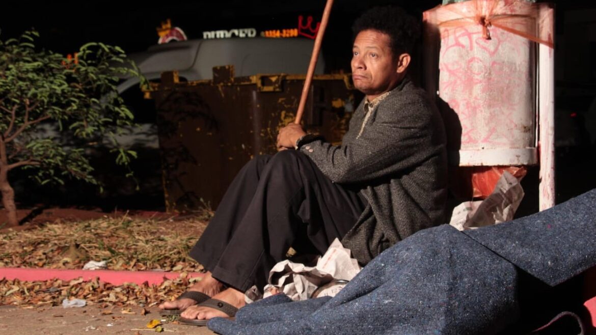 "Hilário" leva debate sobre saúde mental a Taguatinga em sessão dupla gratuita no SESC Paulo Autran