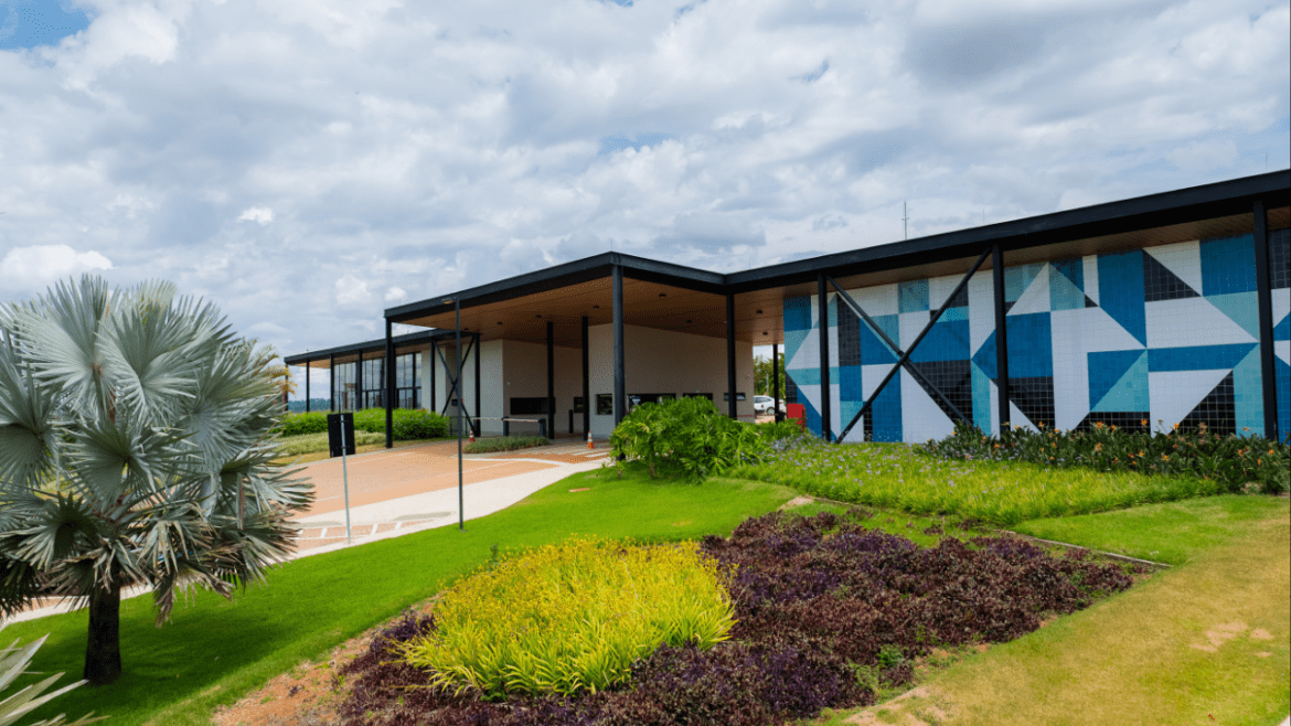 Papai Noel chega ao Jardins Genebra em manhã especial e condomínio promove encontro com arquitetos e construtoras