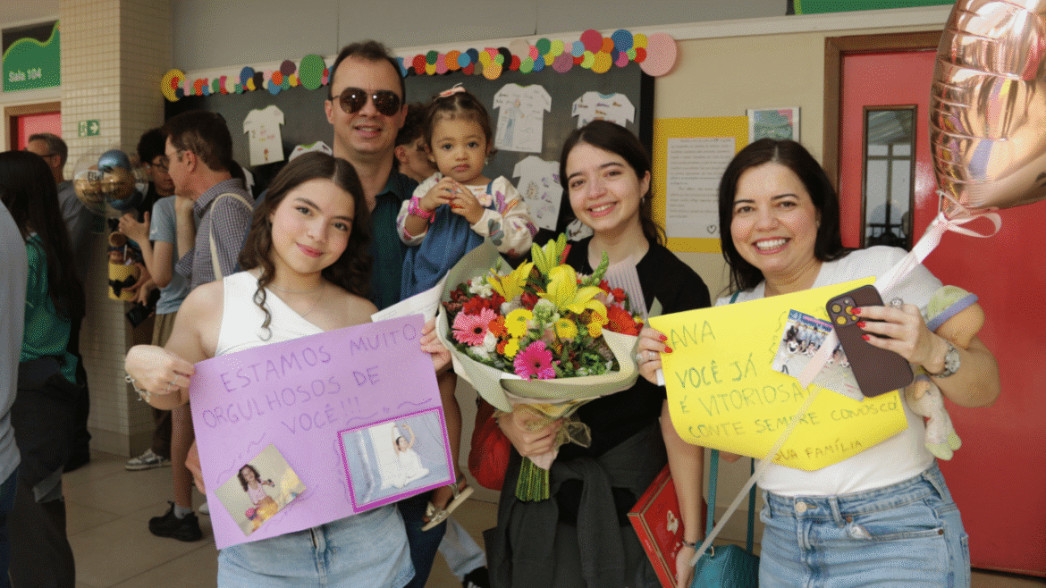Famílias surpreendem estudantes do 3º ano com caixas de recordações em ação especial de despedida