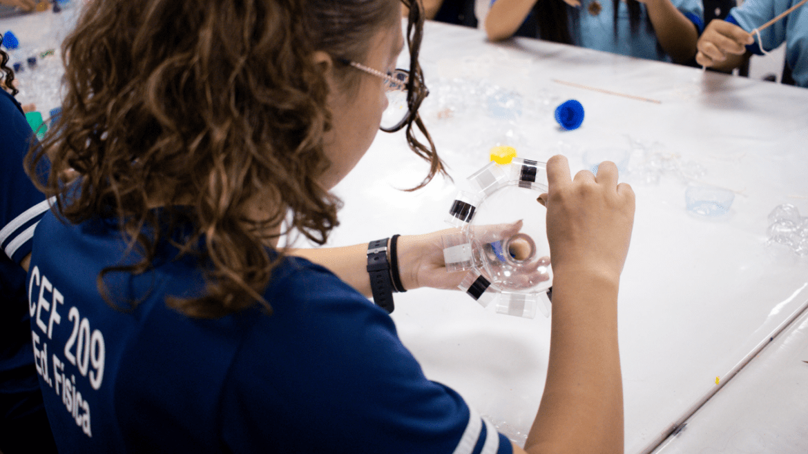 Férias no MAB: oficinas ocupam a semana e ativam o acervo com experiências para diferentes idades
