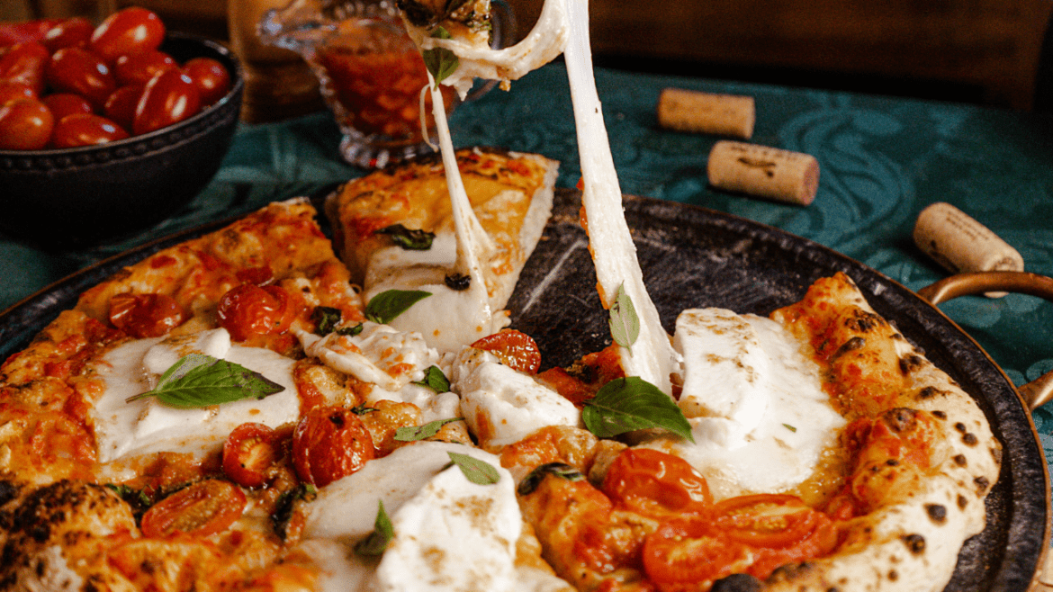 Dias de chuva pedem pizza: chef indica sabores ideais para dias frios