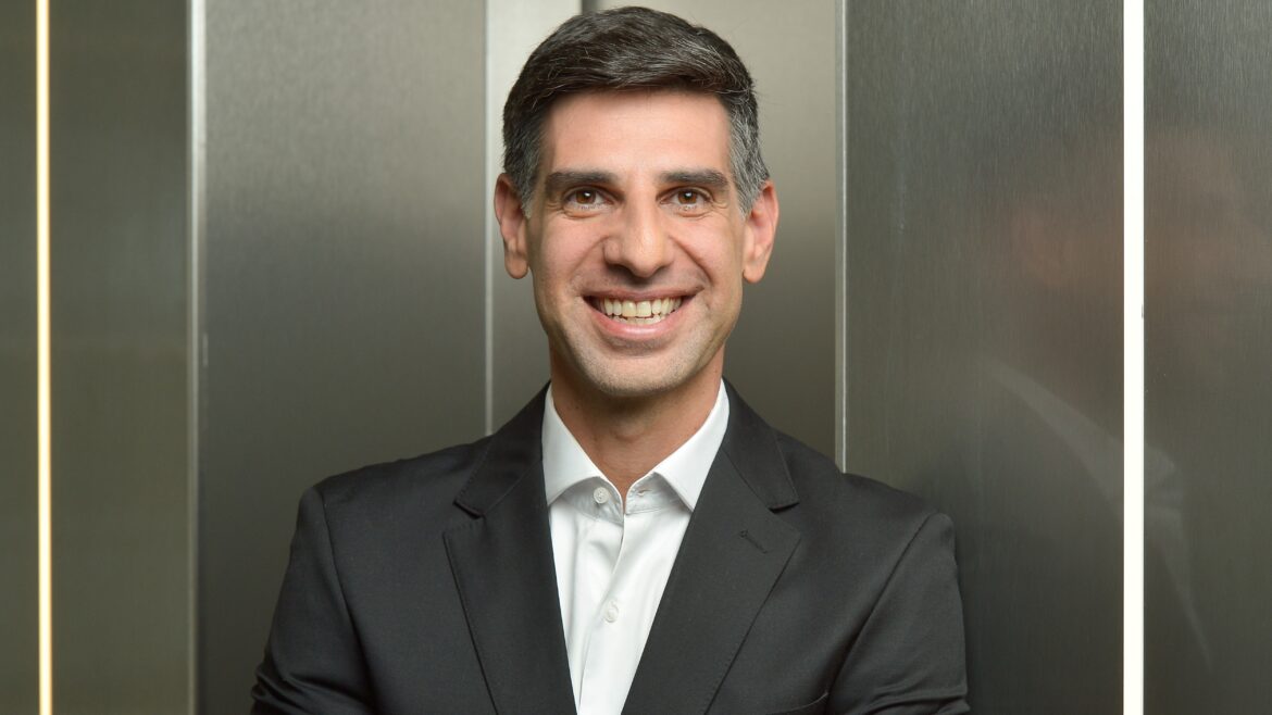 Quando a empregabilidade vira política de Estado — e o Brasil segue operando em silos