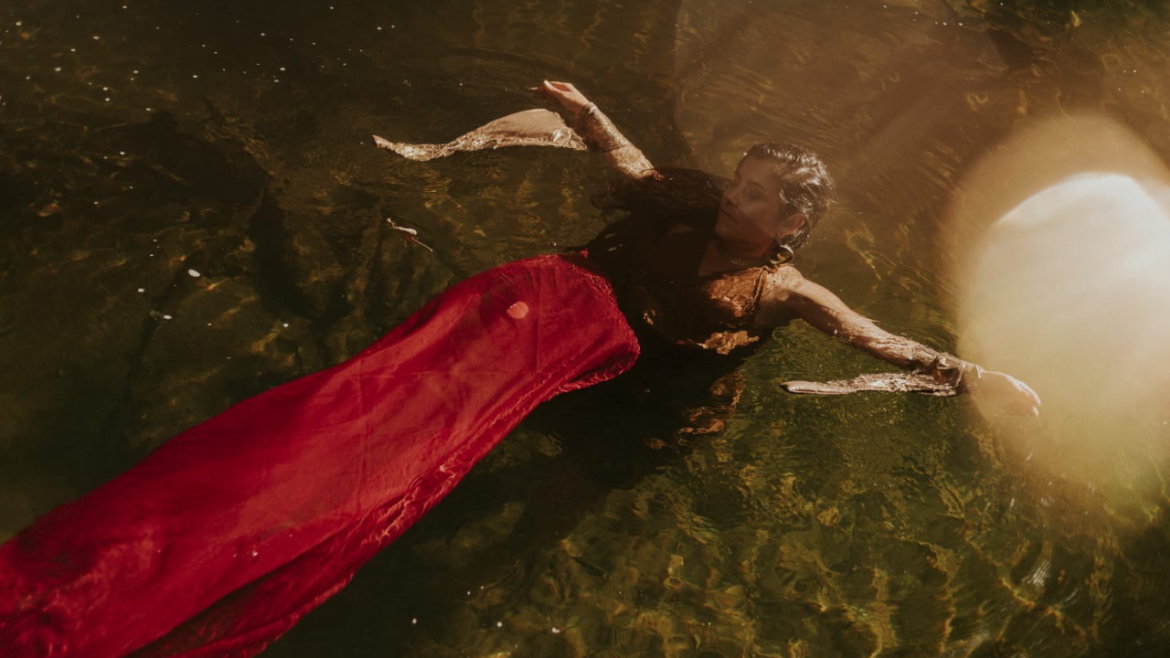 Lua Castanho coroou sua estreia fonográfica com “Vestido de Rainha” transformando o feminino em território de canto