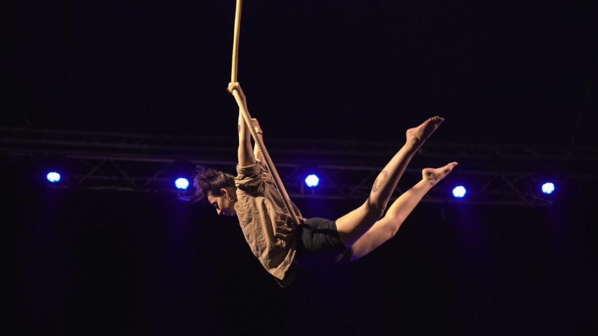 Festival Arranha-Céu apresenta espetáculos circenses solos no Espaço Renato Russo