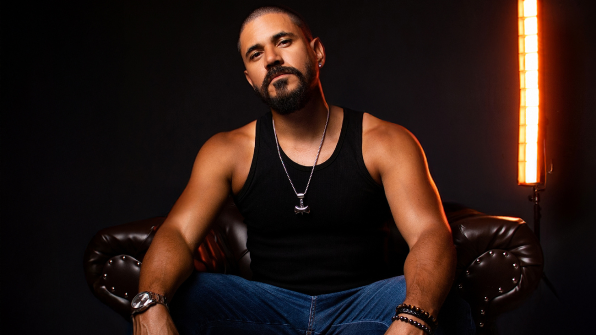 Quarentei Show: depois do sucesso de estreia, espetáculo de Plínio Perrú retorna aos palcos