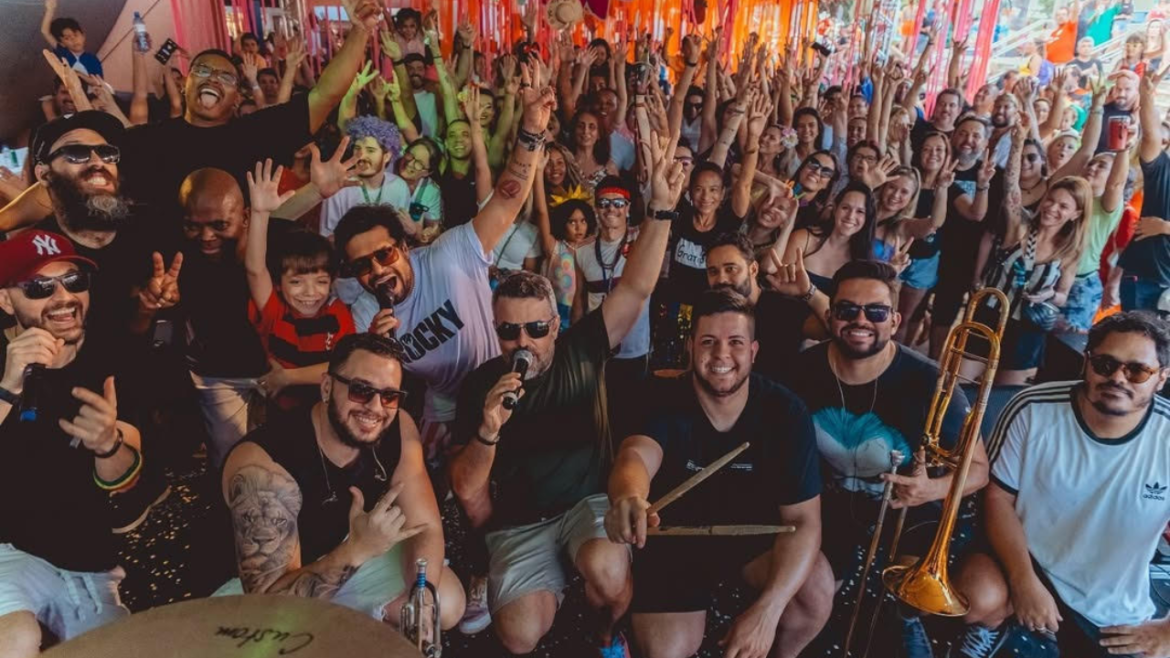 Abre-Alas para o Bloco Eduardo e Mônica passar no Brasília Shopping neste domingo