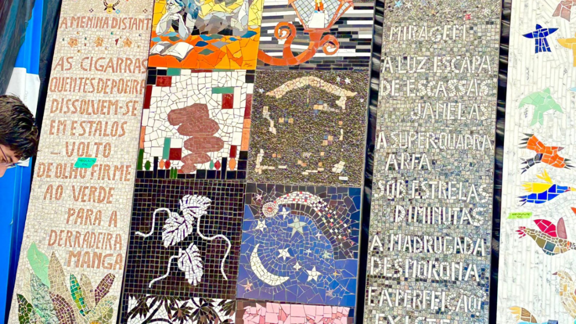 Tititi dos Mosaicos marca instalação da nova fachada da Biblioteca Demonstrativa