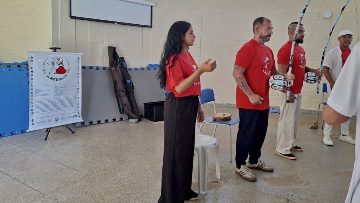 Jovens em cumprimento de medida socioeducativa na Unidade de Internação de Santa Maria recebem projeto social voltado a dança