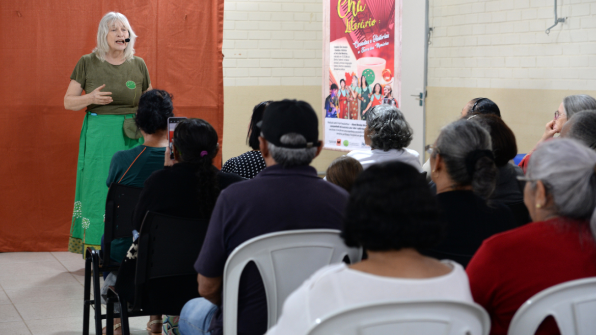 Chá Literário leva cirandas, histórias e memórias a 12 Centros de Convivência do DF