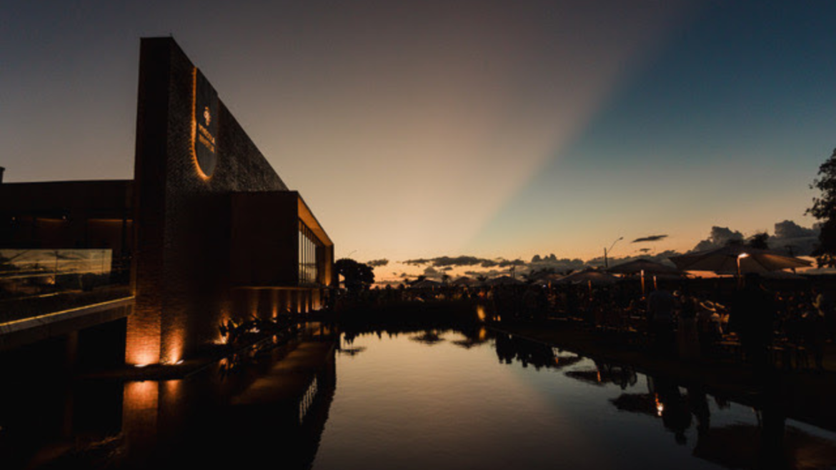 Sunset na Vinícola: um brinde às mulheres no coração de Brasília