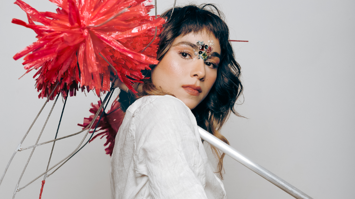 Cantora pernambucana Flaira Ferro traz nova turnê à CAIXA Cultural Brasília