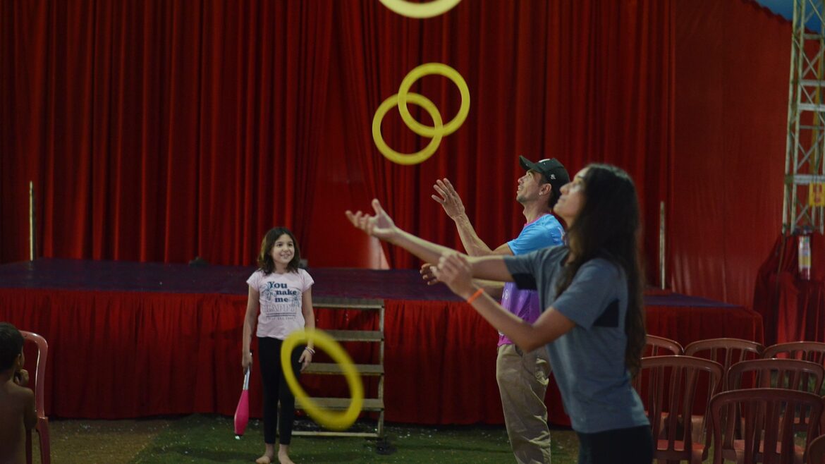 Magia sob a lona: Circo Vitória está em Samambaia com oficinas gratuitas de arte circense