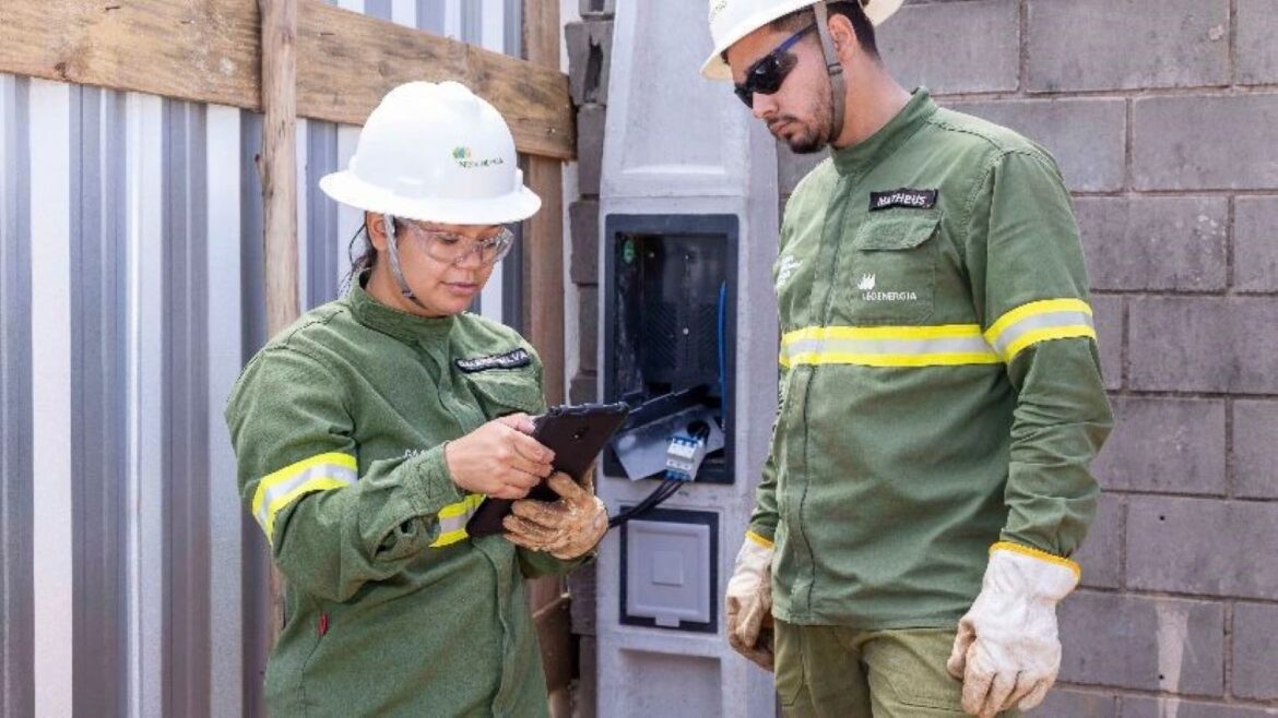 Distribuidora de energia vai contratar 60 eletricistas para atuação no DF