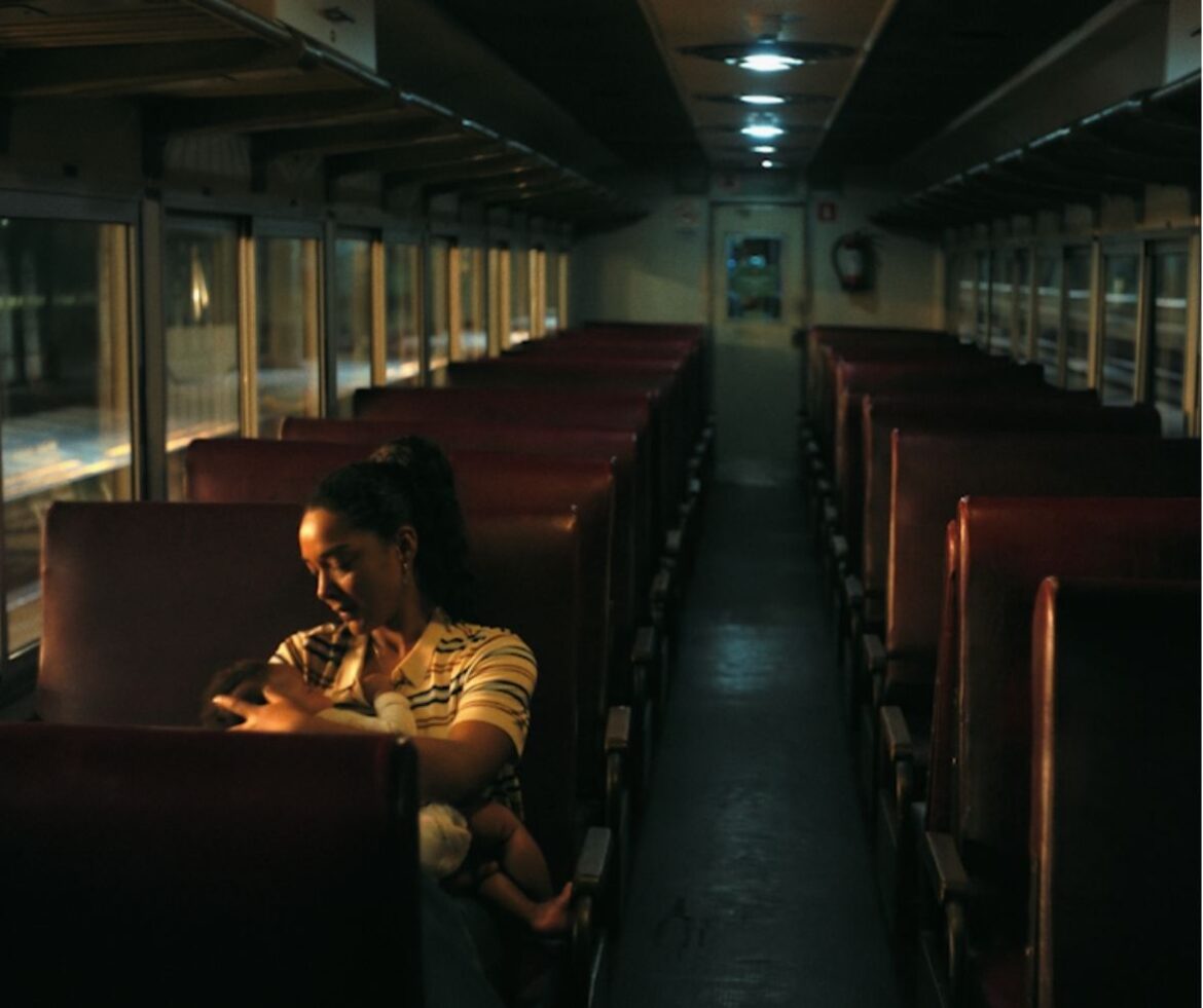 Pesquisa do Boticário mostra que 64% das conversas sobre ninho vazio refletem tristeza e que o interesse pelo tema cresce próximo ao Dia das Mães