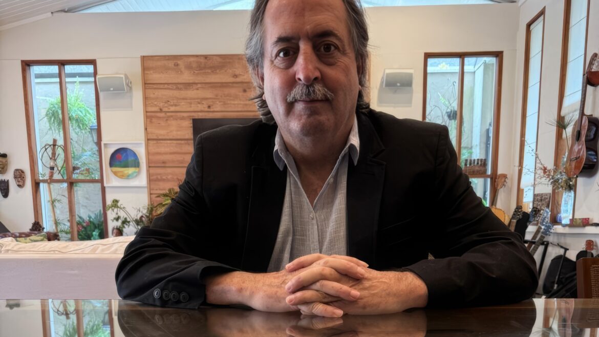 Criador do slogan “Lula lá” lança livro sobre bastidores da política brasileira em Brasília