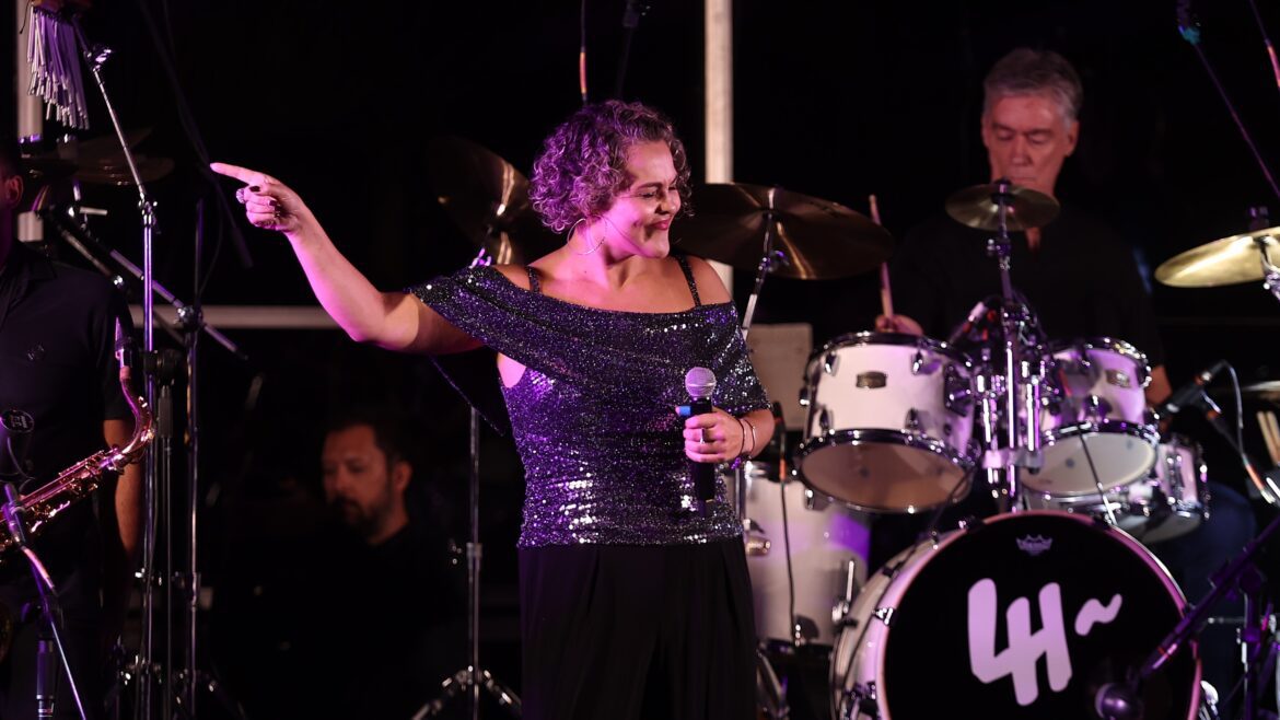 Hits de todos os tempos: LH & Banda faz show no Iate Clube de Brasília