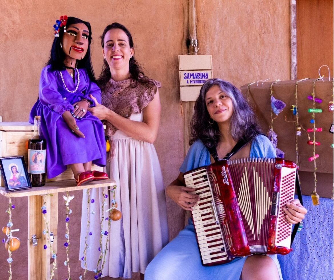 Espetáculo ‘Samarina’ entrelaça ventriloquia e saberes de tradição oral brasileiros