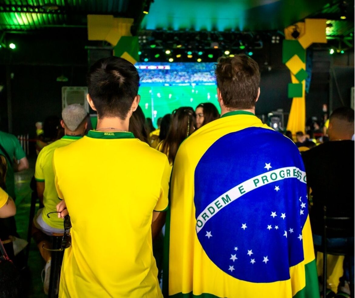 Muito além do jogo: Fora do Eixo reúne futebol, swingueira baiana e funk em domingo de Copa