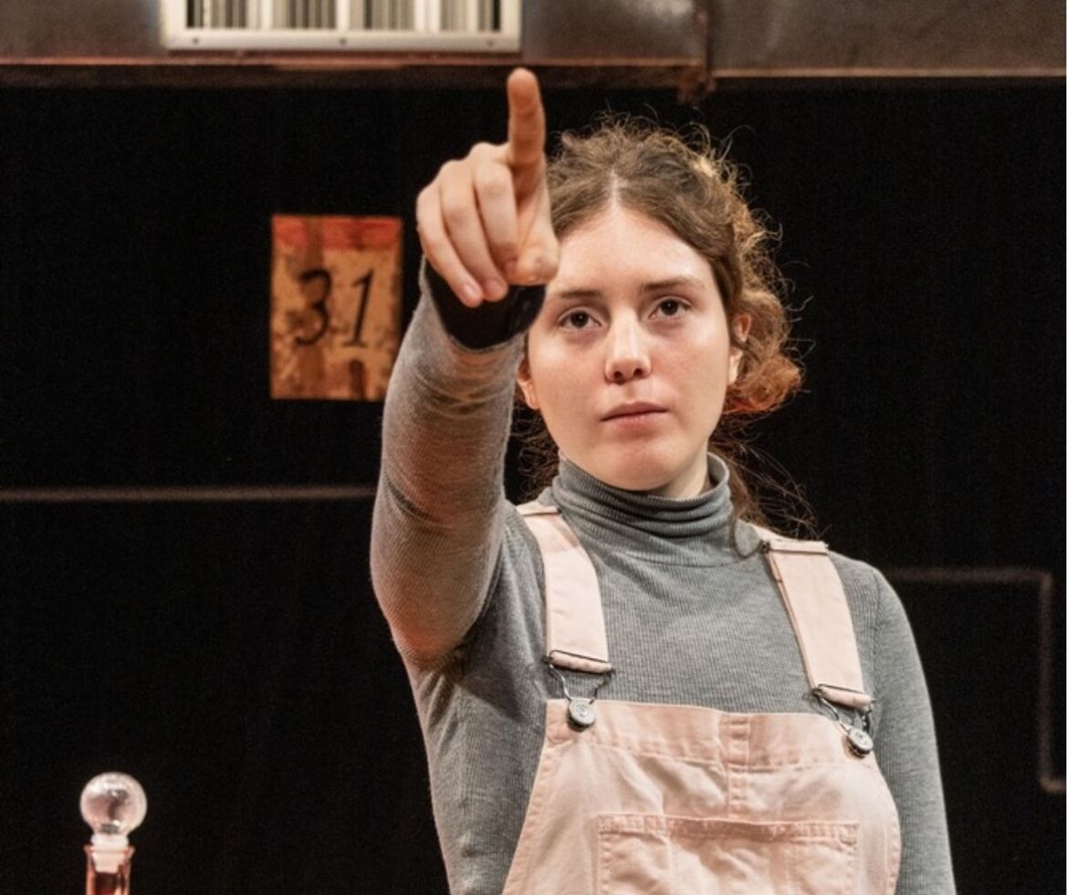 Sesc Ceilândia recebe a Cia Plágio de Teatro com espetáculo sobre as relações familiares